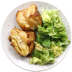 assiette de feuilletés de chèvre au miel